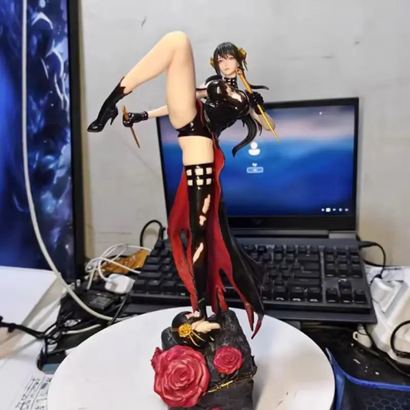 Spyxfamily Yor Forger Anime Action Figure - Pretty Girl Battle Posture Computer Ornament Collectible Toy for Boys Birthday Gifts