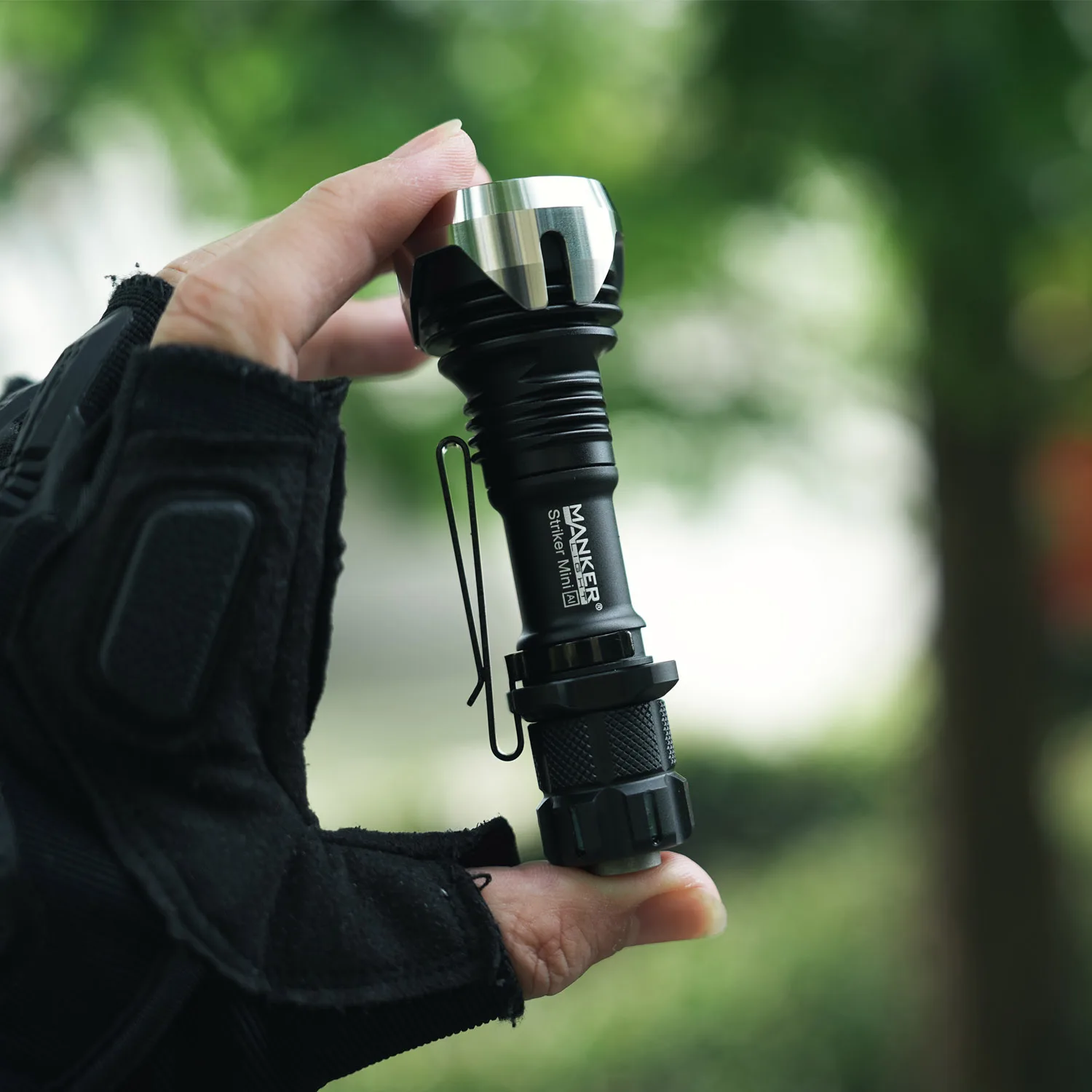 Mankerlight Striker Mini أطول المدى Pocket EDC مصباح يدوي 635 لومن 430 متر وأصغر مصباح يدوي تكتيكي