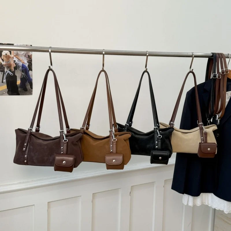 

Stylish Women's Handbag Made Of Cowhide Leather Boasting Portugal Casual Spacious Soft Daily Modern Look​