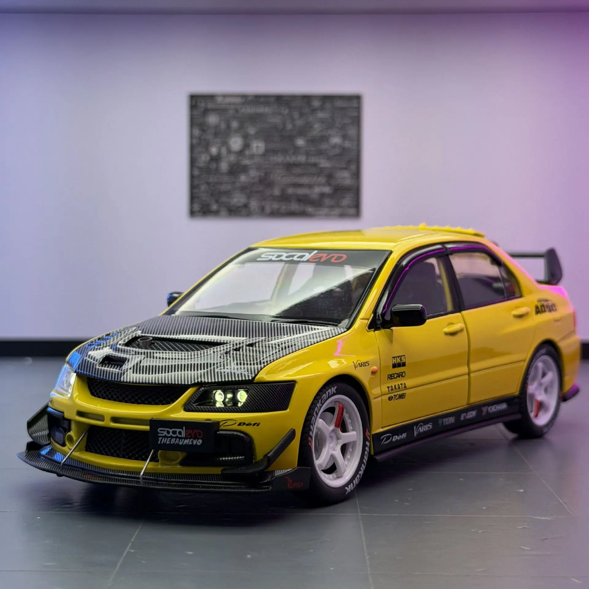 

Модель спортивного автомобиля Mitsubishi Lancer Evolution EVO9 из сплава, масштаб 1:24, литая металлическая модель гоночного автомобиля со звуком и светом, подарок для детей