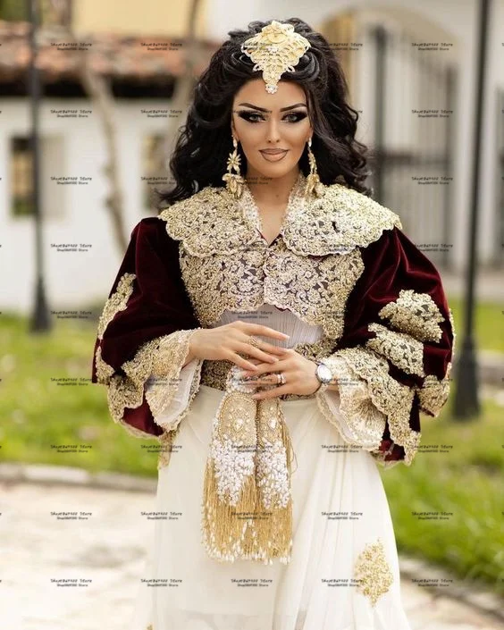 Vestidos de baile de graduación tradicionales de Albania, caftán de lujo con perlas de encaje dorado, chaqueta de terciopelo de manga larga burdeos, vestido de noche