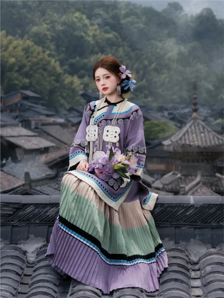

A photo of Ziyan in jacquard handcrafted cotton and linen top long dress charming performance