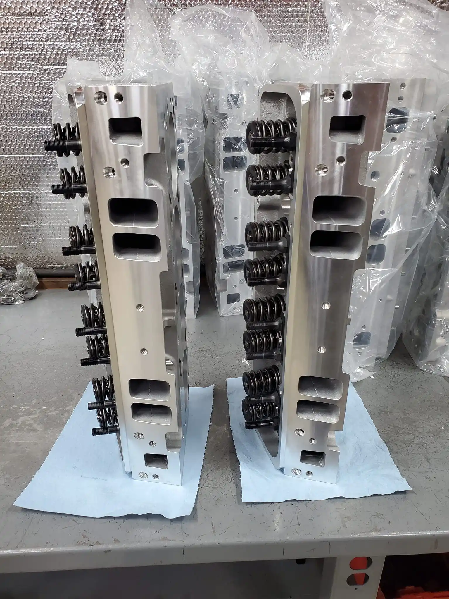 New car parts 350 all-aluminum cylinder head, suitable for 74cc/200cc SBC small cylinder blocks, in brand new cond