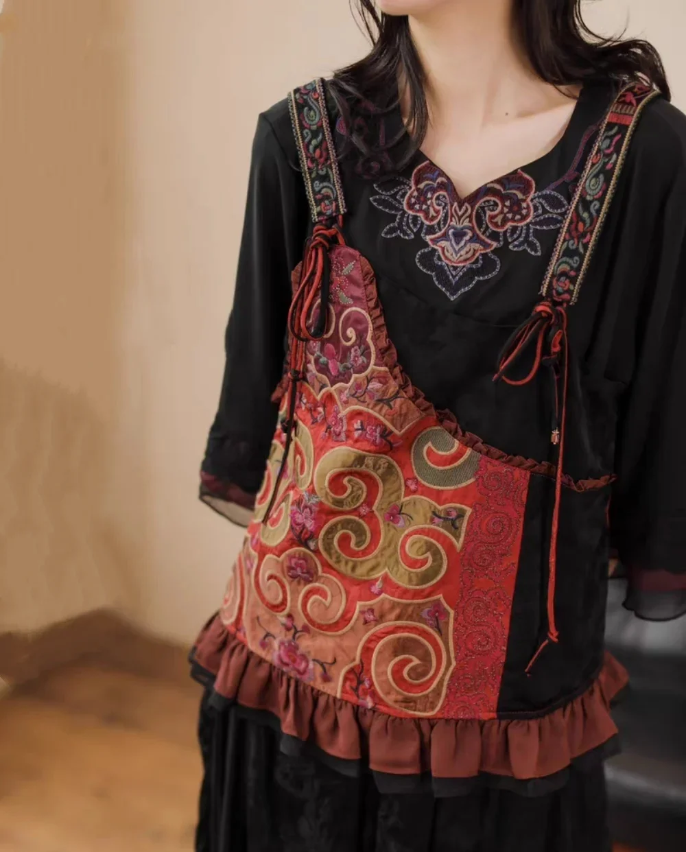 Luxury 100% Natural Silk Vintage jacquard Tank Tops for Women Ethnic Style Embroidery Adjustable Shoulder Strap Summer Clothes