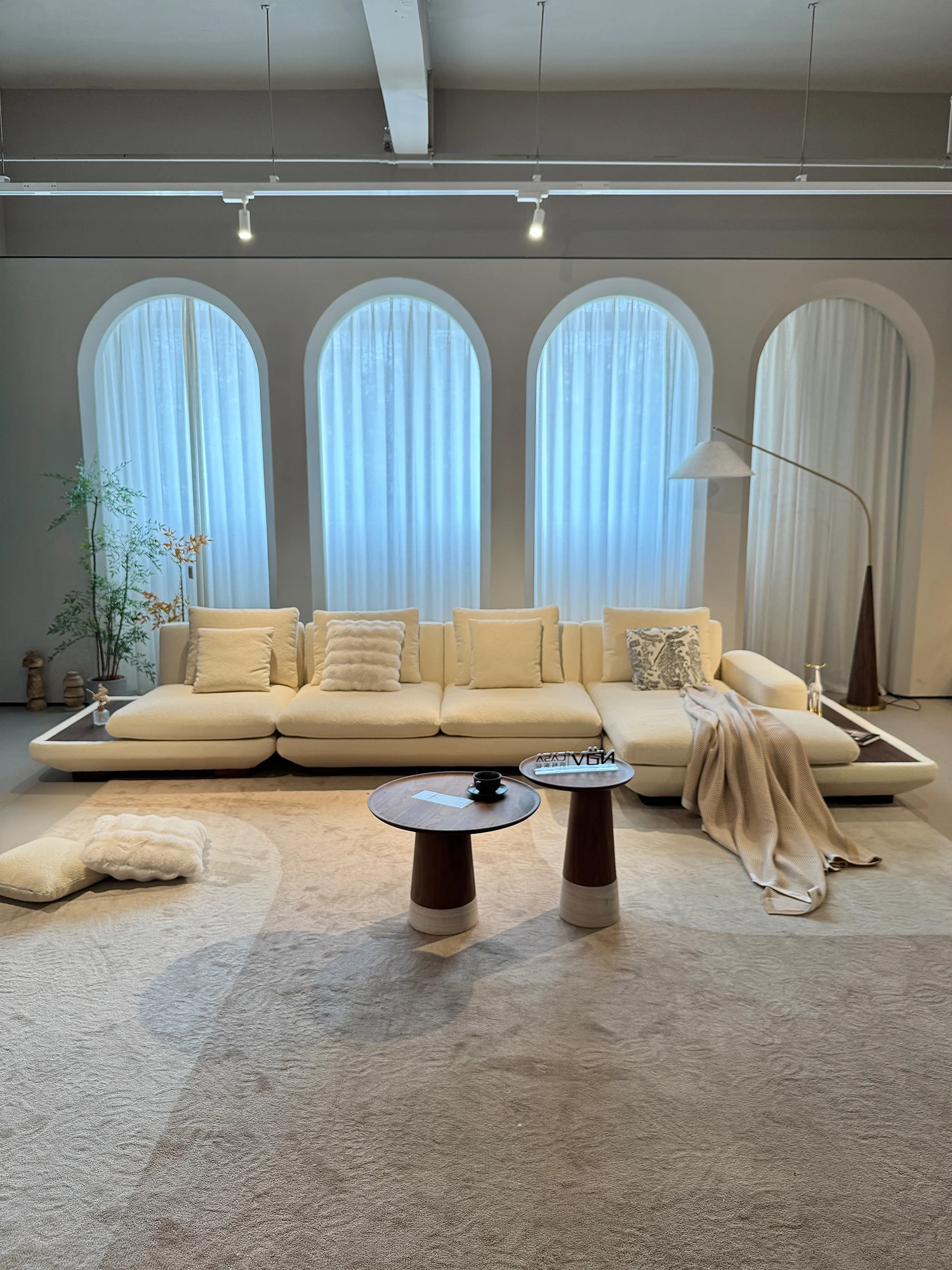 Cream Velvet Modular Sectional Sofa Chaise Wooden Tray Pillow Backrest Deep Seat Floor Style For Living Room Bedroom Villa Home