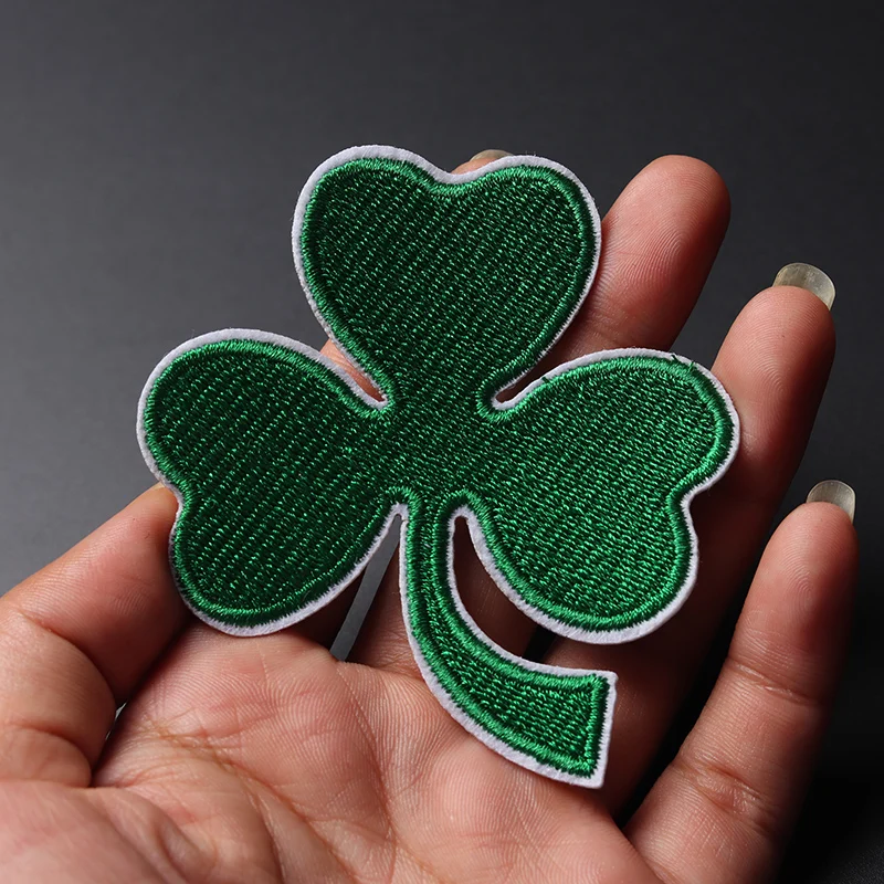 Lucky Clover Rozmiar: 7.2X7.2CM Naszywki Haft Aplikacja Odzież Materiały do szycia Ozdobne żelazko na naszywki Naszywka