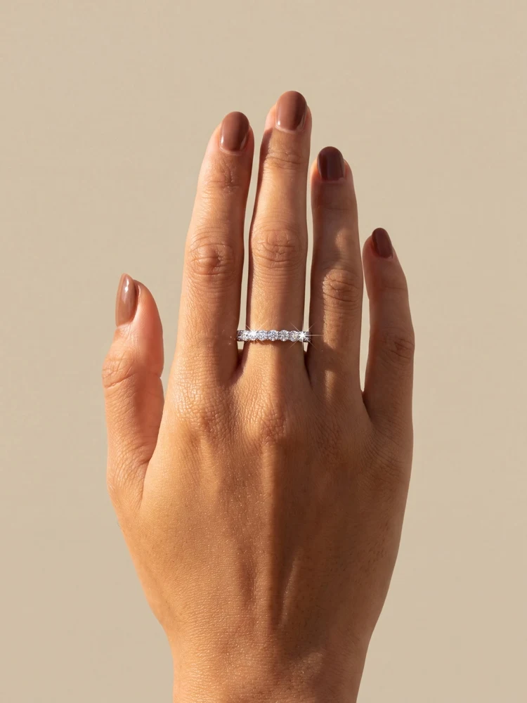 Glänzende Echte Runde Moissanit-Diamantringe für Damen Verlobung Jubiläum 925 Silberbeschichteter Schmuck – Detail 3