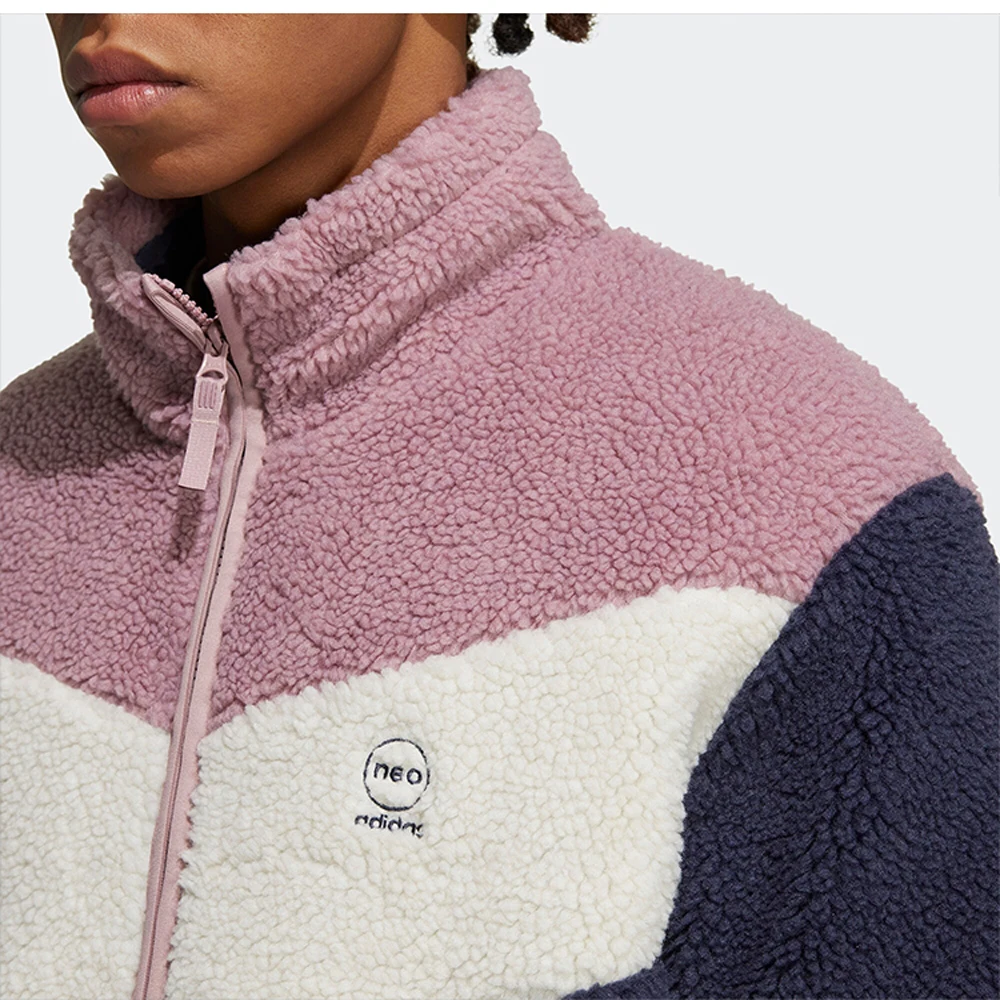 

Adidas NEO Series Цветная куртка-шерпа из мягкой флисовой ткани с воротником-стойкой, модная, идеально подходящая для зимних повседневных прогулок