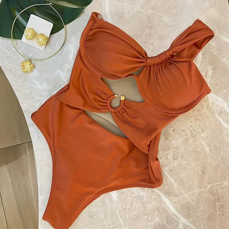 Chique een schouder bikini's badmode vrouwen sexy backless uitgehold onregelmatig eendelig badpak 2023 nieuwe bodysuit badpak