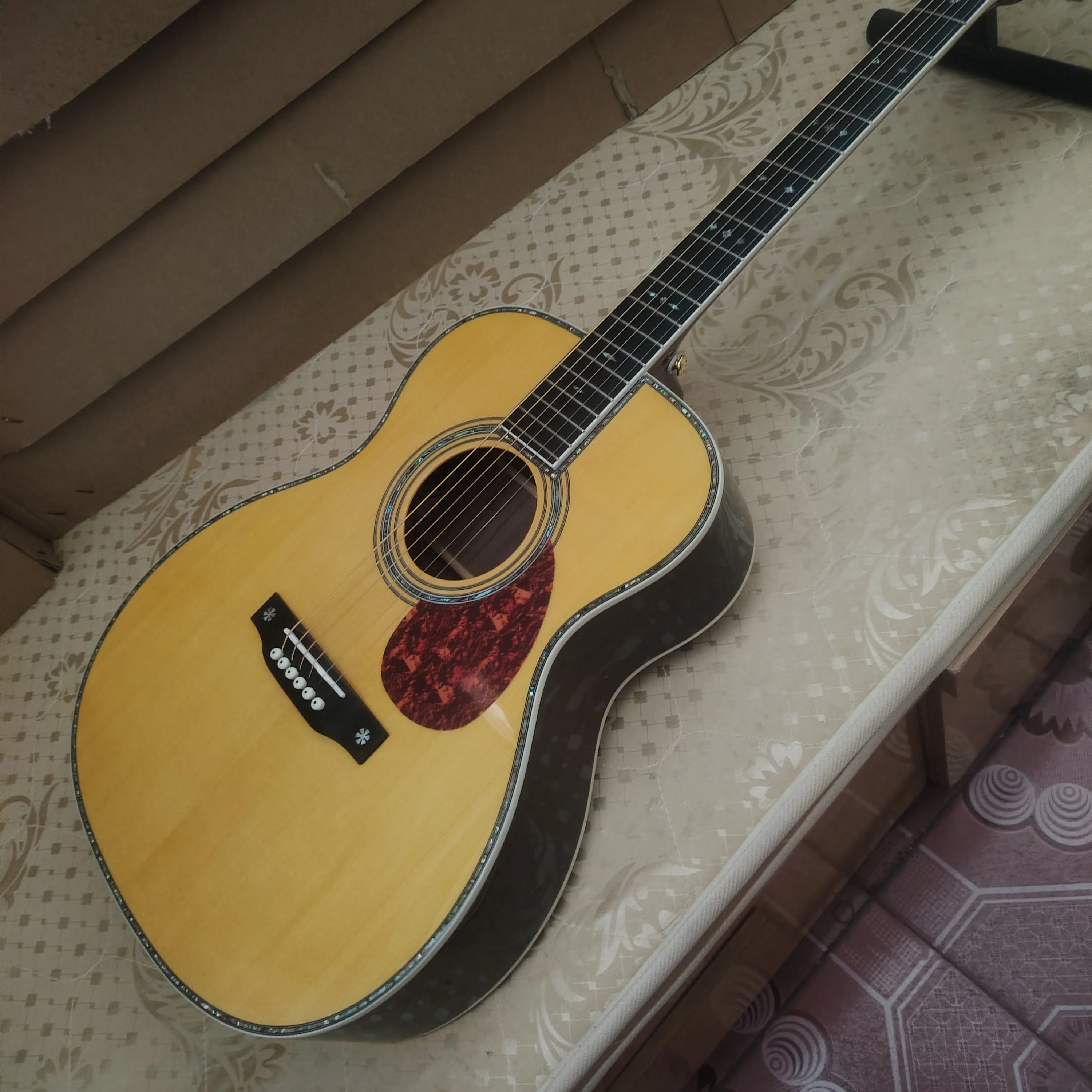 

High quality 6-string OM~42 acoustic guitar in stock, spruce top, rosewood fingerboard, fast shipping from local warehouse in the United States