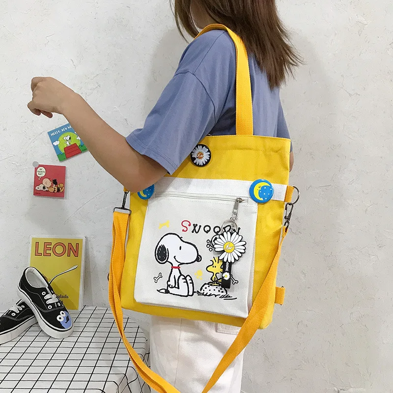 Cute Anime Fashion Trend Snoopy Canvas Bag Messenger Bag studente Unisex Cartoon borsa a tracolla borsa di stoffa coppia regalo con ciondolo