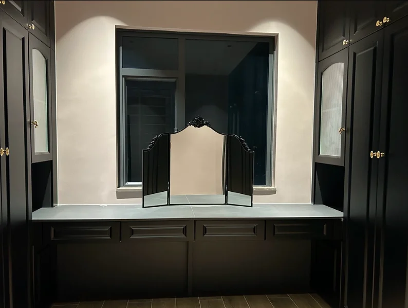 Factory European-style Vintage Three-sided Folding Mirror with Carved Patterns - Dressing Table Makeup Mirror