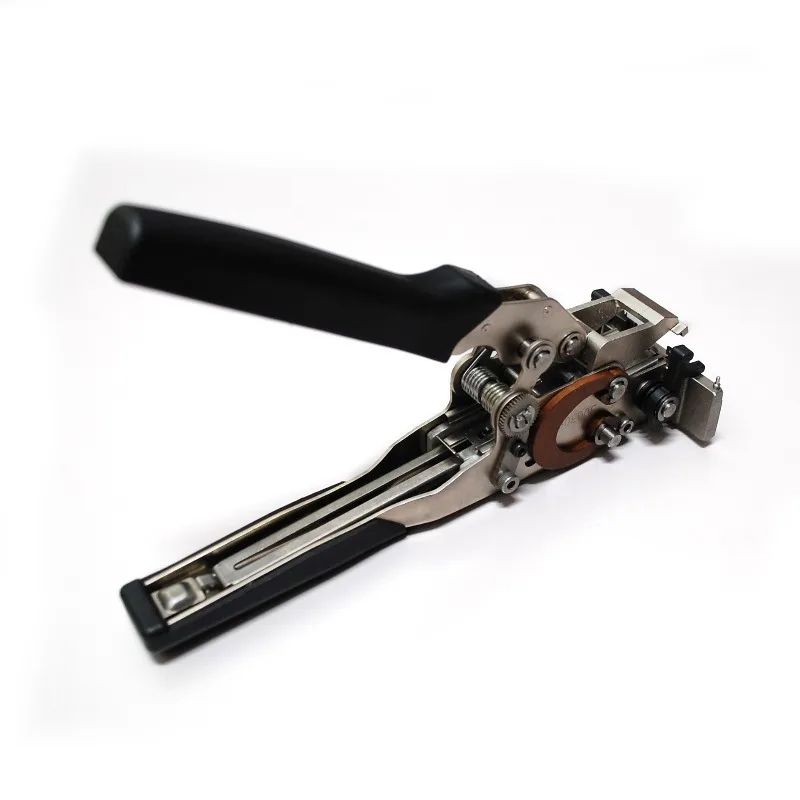 Feeding tool, feeder with pliers placement machine, feeder with copper buckle feeder