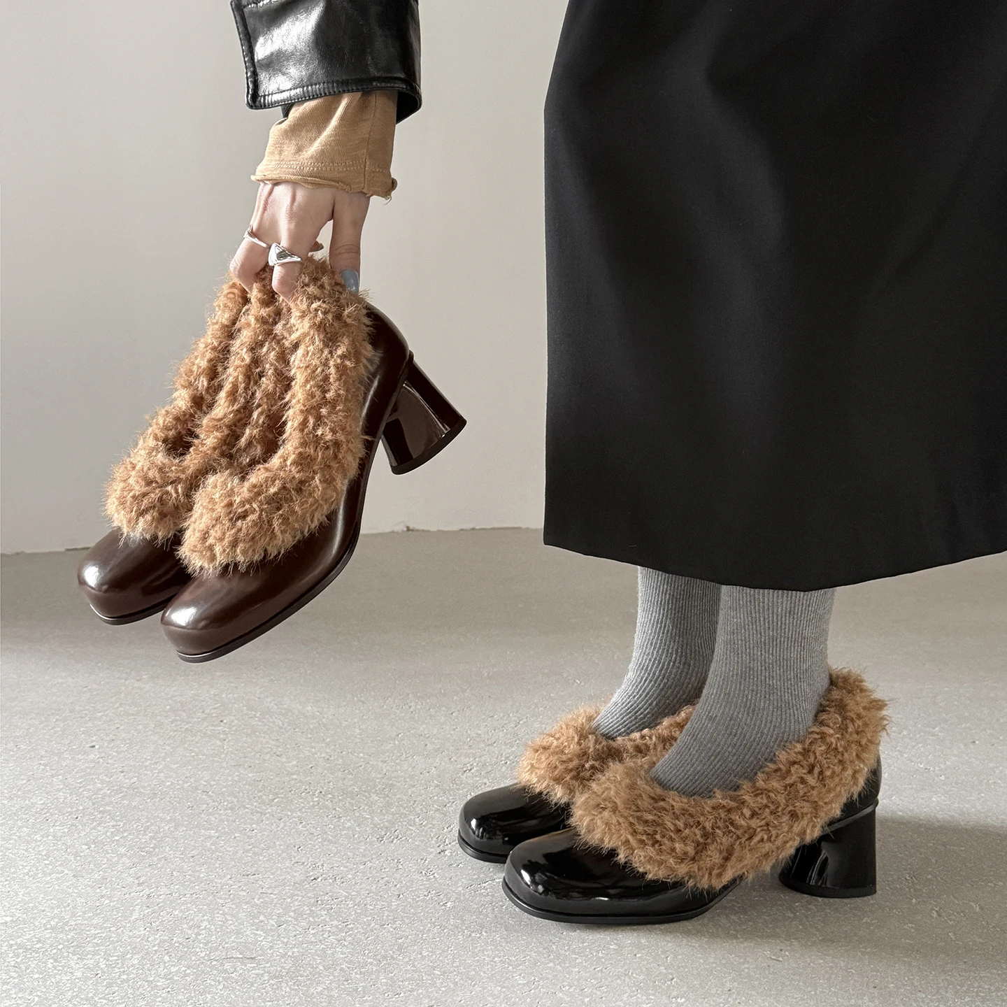 

Plush & Warm Retro High Heels: Vintage Square-Toe Boots with Sheepskin Lining