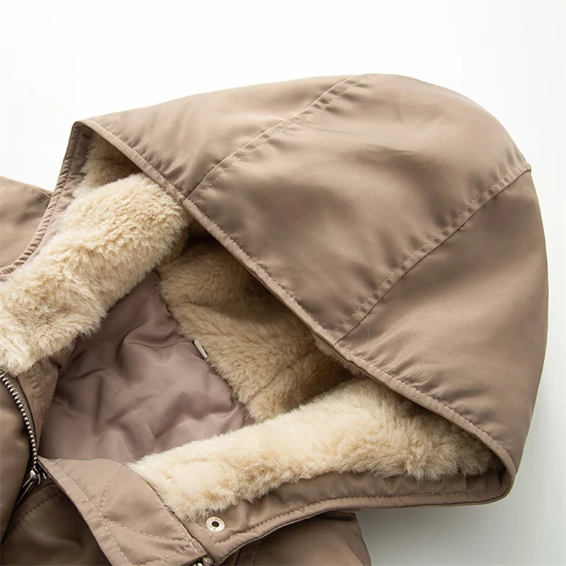 เสื้อแจ็คเก็ตนักบินผ้าฝ้ายทรงหลวมมีฮู้ดตกแต่งกระเป๋าซิปสำหรับผู้หญิงคอลเลคชั่นฤดูหนาวใหม่จาก KEYANKETIAN