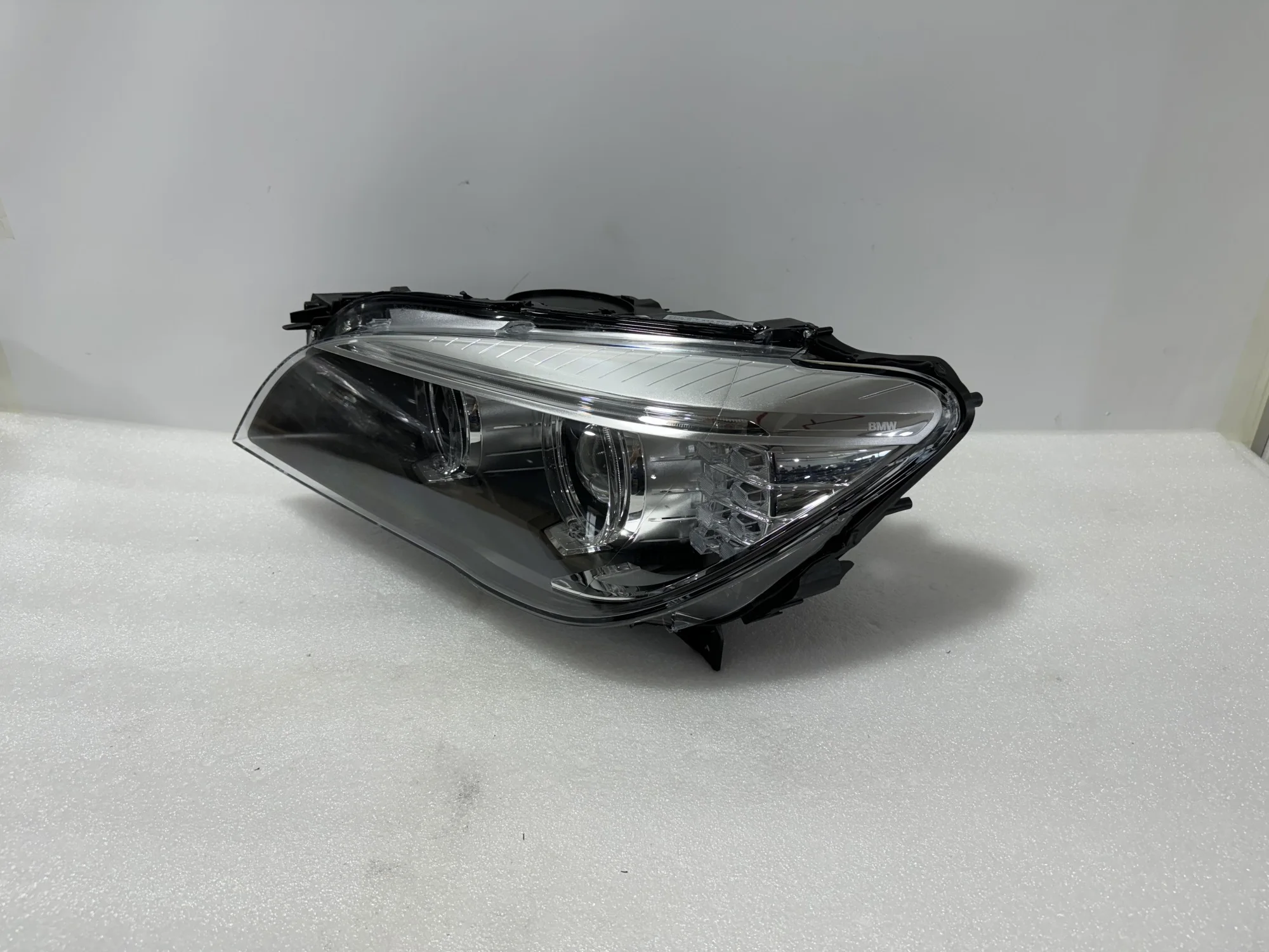 

High quality headlights suitable for BMW 7 Series F01 F02 F04 hernia headlights 2013-2015 BMW F01 F02 LCI hernia headlights