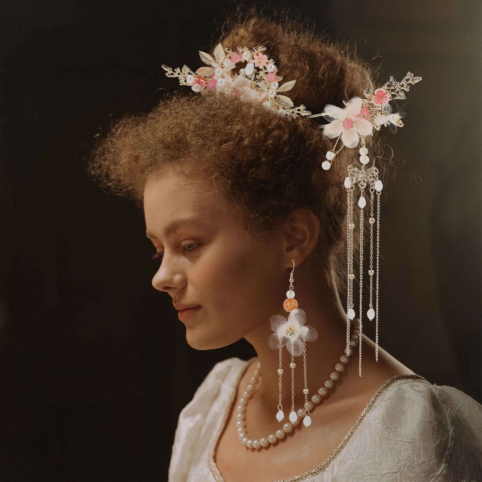 

1 комплект, комплект головных уборов Hanfu из сплава в стиле ретро, длинная кисточка, цветок, кристалл, жемчуг, заколки для волос, серьги, расческа для волос, свадебный костюм для свадебной вечеринки