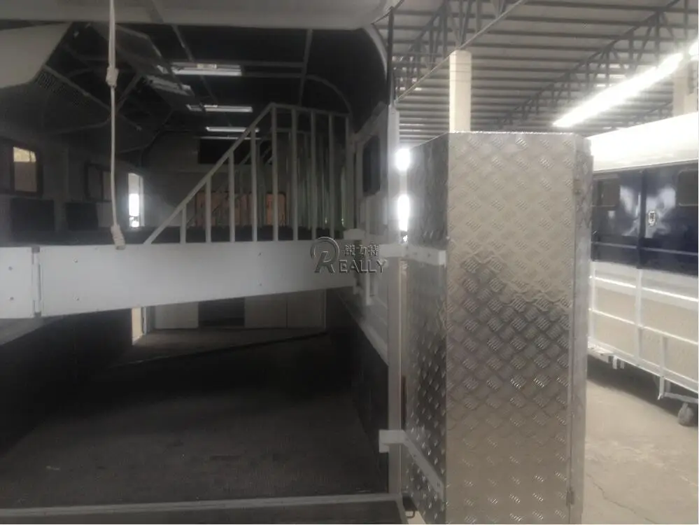 Многофункциональный прицеп для лошадей, новый дизайн, уличная фургон, задняя дверь