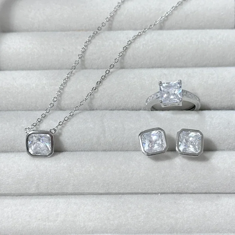 

MDL Moissanite Style.18K White Gold Plated 8*8 Princess Square Cushion Ascot Fashion Pendant