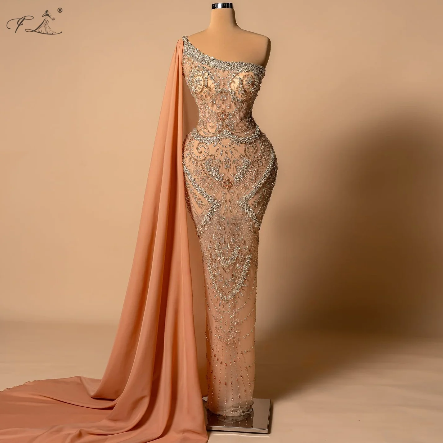 

Вечернее платье со стразами и открытыми плечами со шлейфом Бледно-оранжевое платье русалки Свадебное платье для гостей Настраиваемое женское праздничное платье