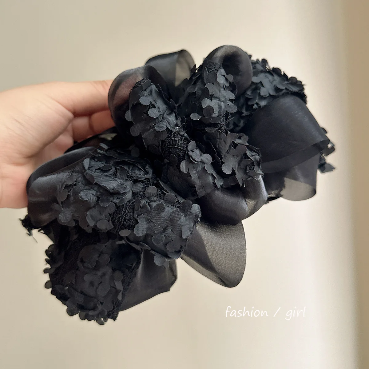

Oversized Hair Claw Luxury Bubble Lace Bow Clip for Low Bun Non Slip Grip Women's Hair Accessories 2025 Trend