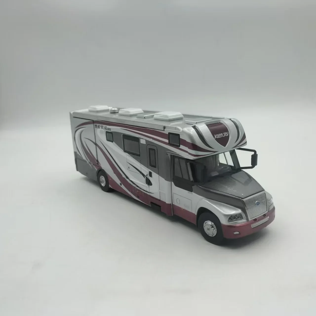 High Quality Scale 1:42 Yutong ZK5180 Licensed Motorhome Bus Model with Opening Details