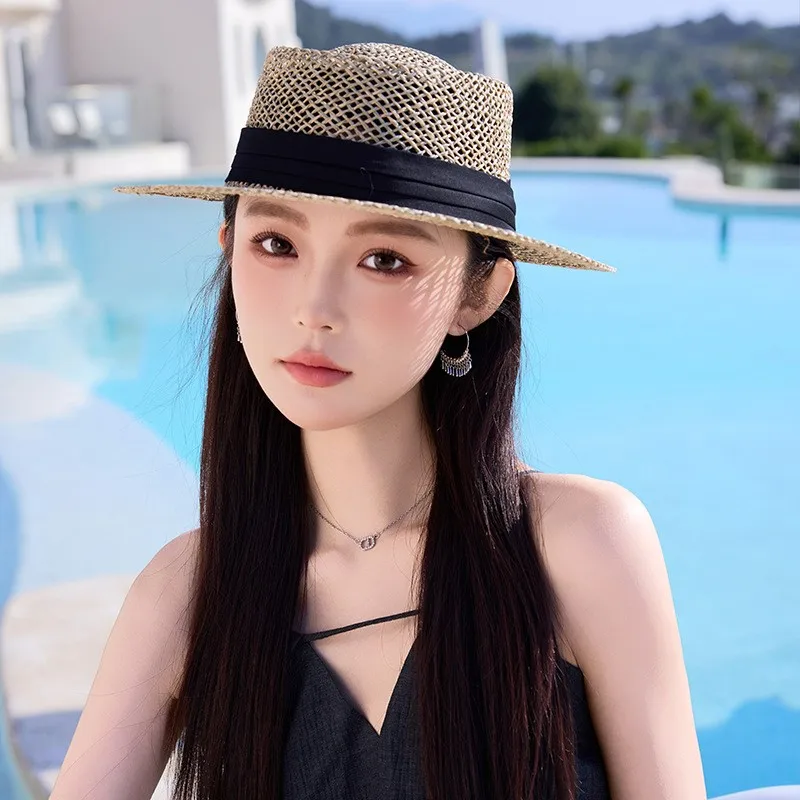 A hollowed-out hat for women to go out the top sunshade and flat-topped