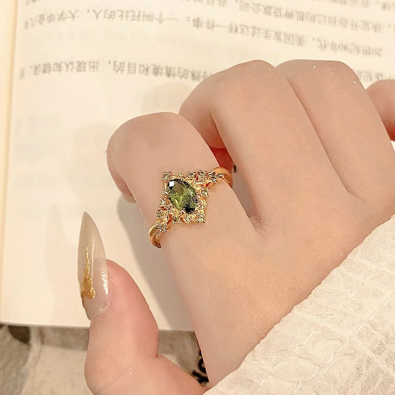 9999 gold vintage-style hollow-polished gold ring for women, a small-scale luxury item that is elegant and versatile,