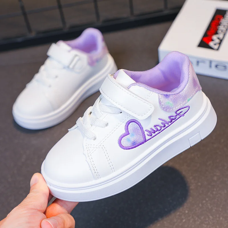 

Белые повседневные туфли для скейтбординга для девочек, мягкие школьные кроссовки с вышивкой Sweet Heart Love, детская спортивная обувь для бега