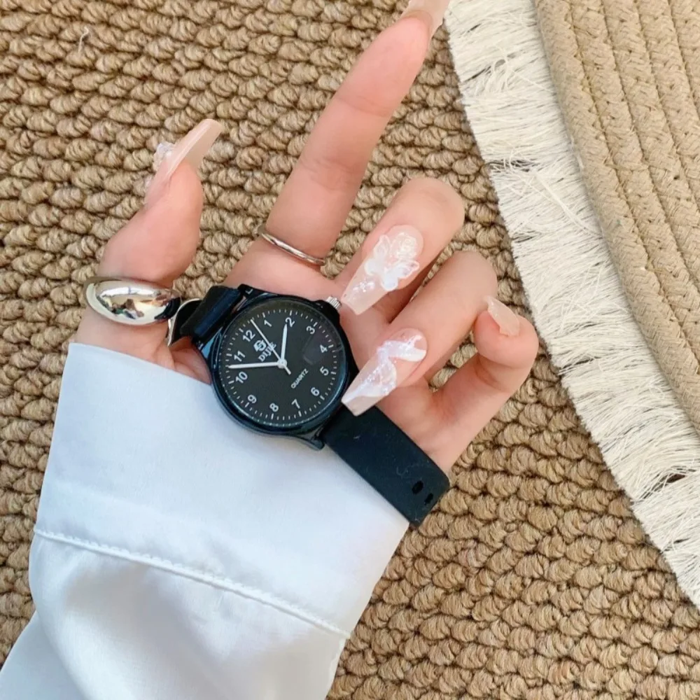 ساعة يد عصرية بحزام سيليكون متعددة الألوان كاجوال كوارتز ساعة كوارتز قابلة للتعديل للطالبات والفتيات