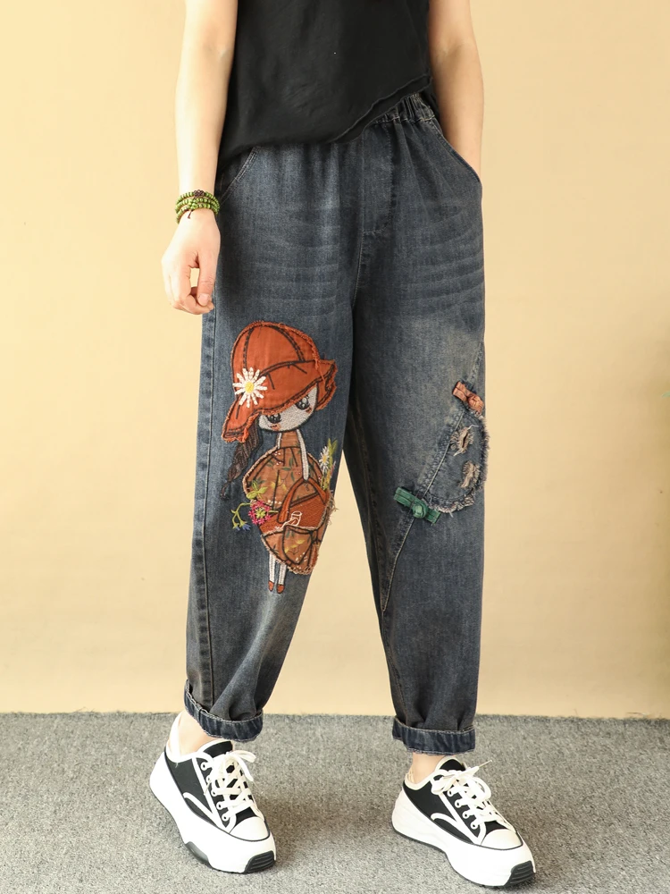 Retro Cartoon Girl Paste Cloth ricamo Denim pantaloni da donna allentato Oversize Patch Raw Edge Buckle Cropped Harem Pants primavera