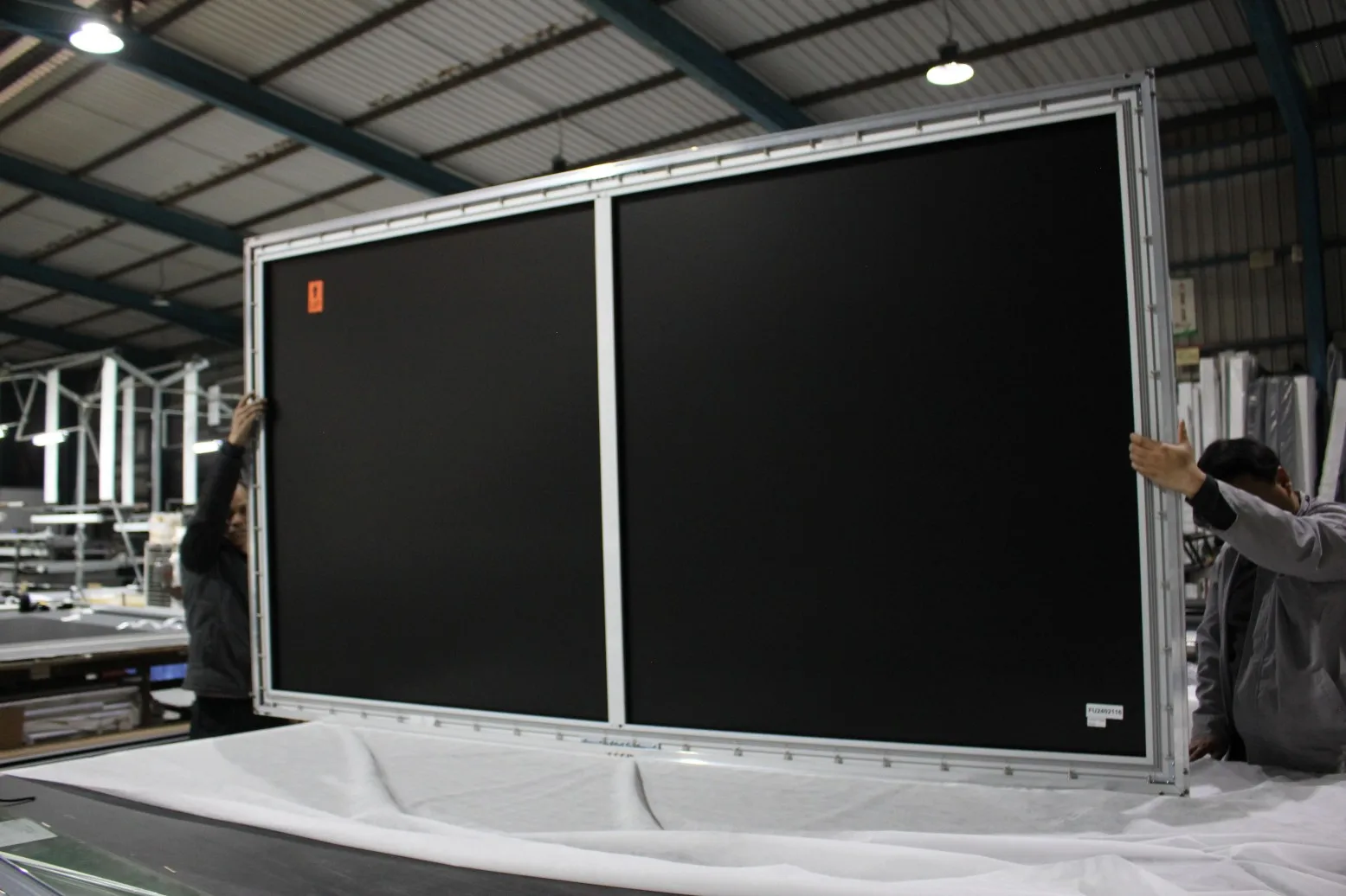 130 "pollici Seamless Premium CBSP PET ALR schermo di proiezione guadagno migliorato montato a parete 4K UST schermo del proiettore ALR a telaio fisso