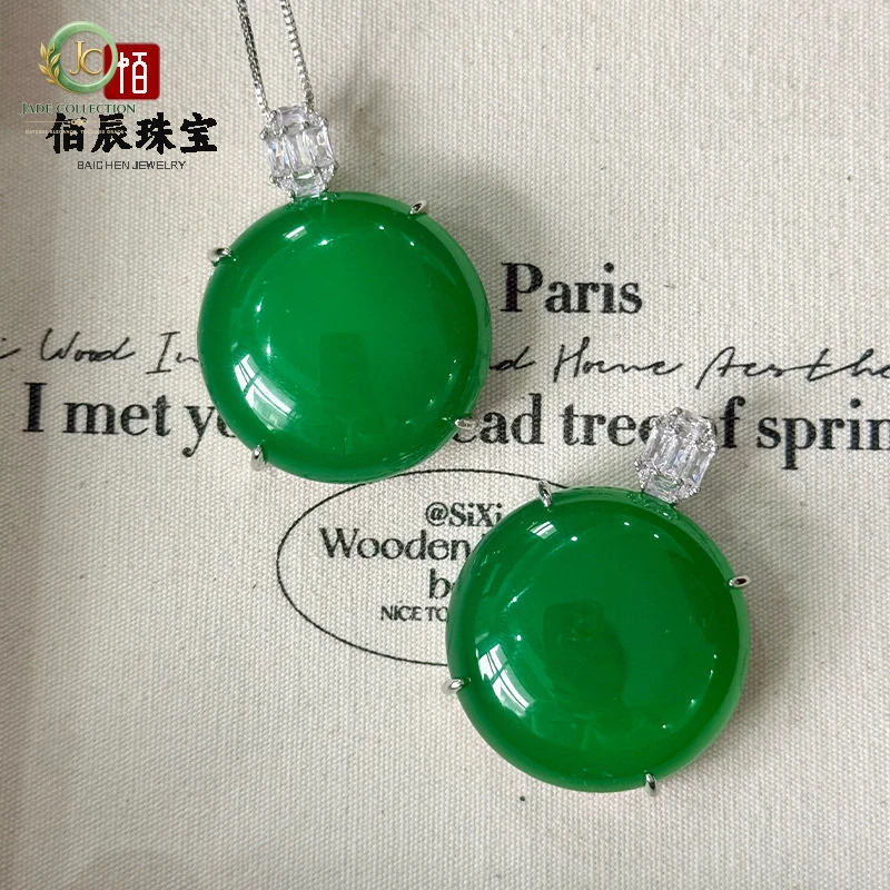New Chinese-style green chalcedony pendant, round amulet with silver plating and fluorescent effect, hand-set peace buckle neckl