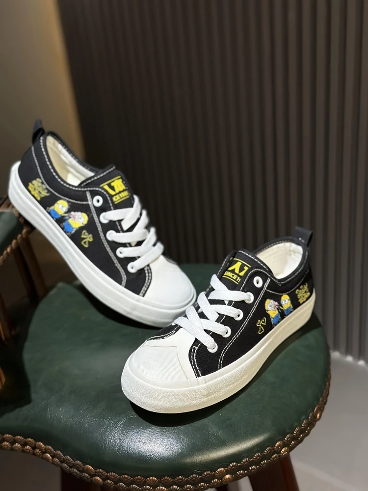 Minions plus size Versatile And Trendy Design Casual White black Shoes 2024 New Style women Canvas Shoes