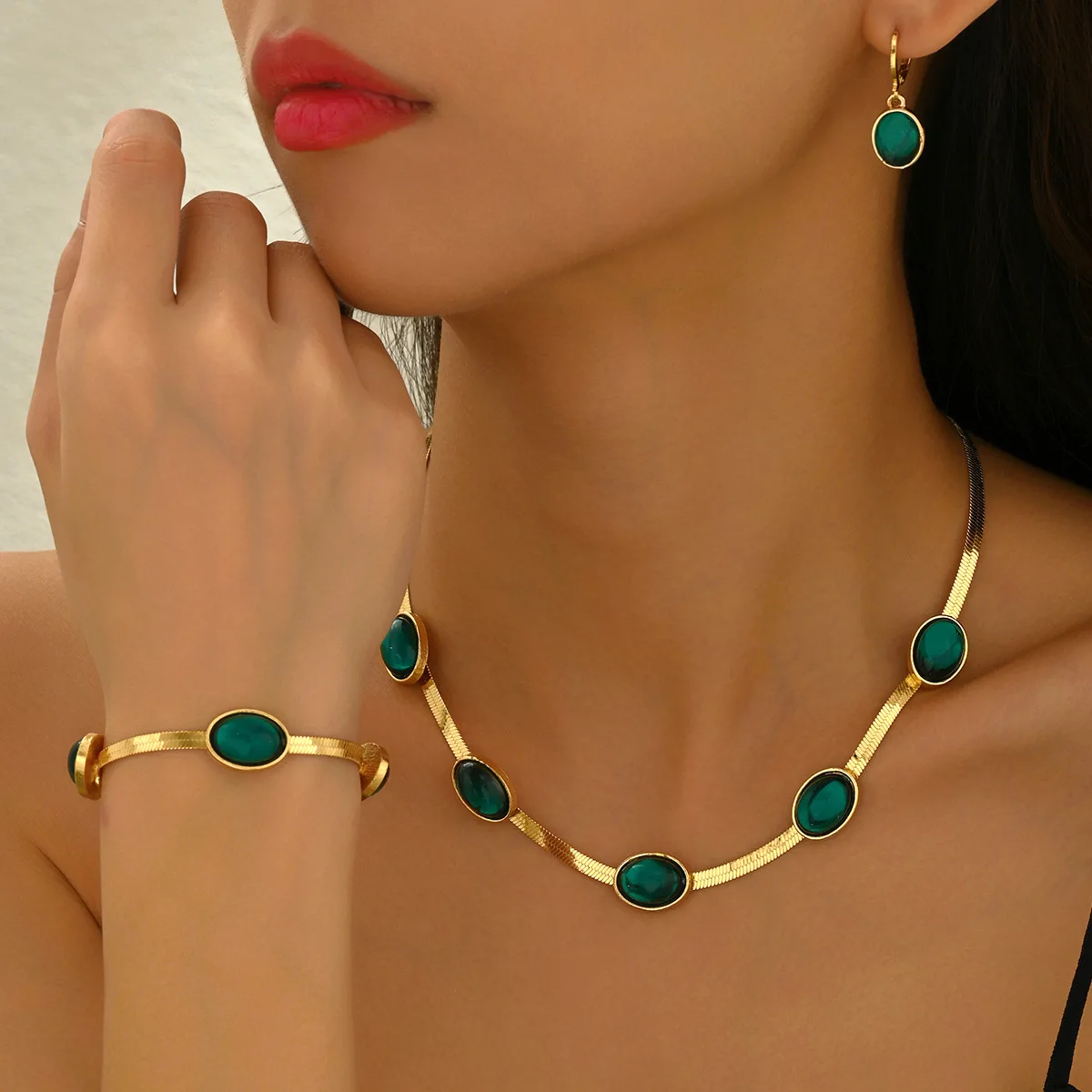 European And American Cross-Border Women'S Fashion Retro Necklace, Bracelet And Earrings Set With Green Diamonds