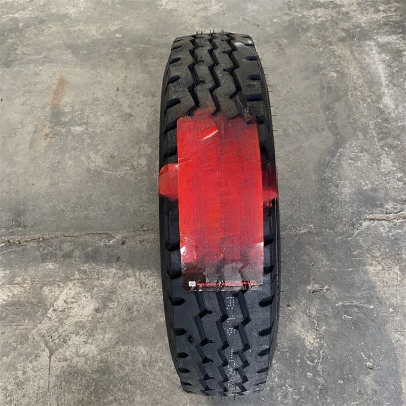 Neumático radial totalmente de acero 700R16, neumático de camión con patrón CR926 de 14 capas