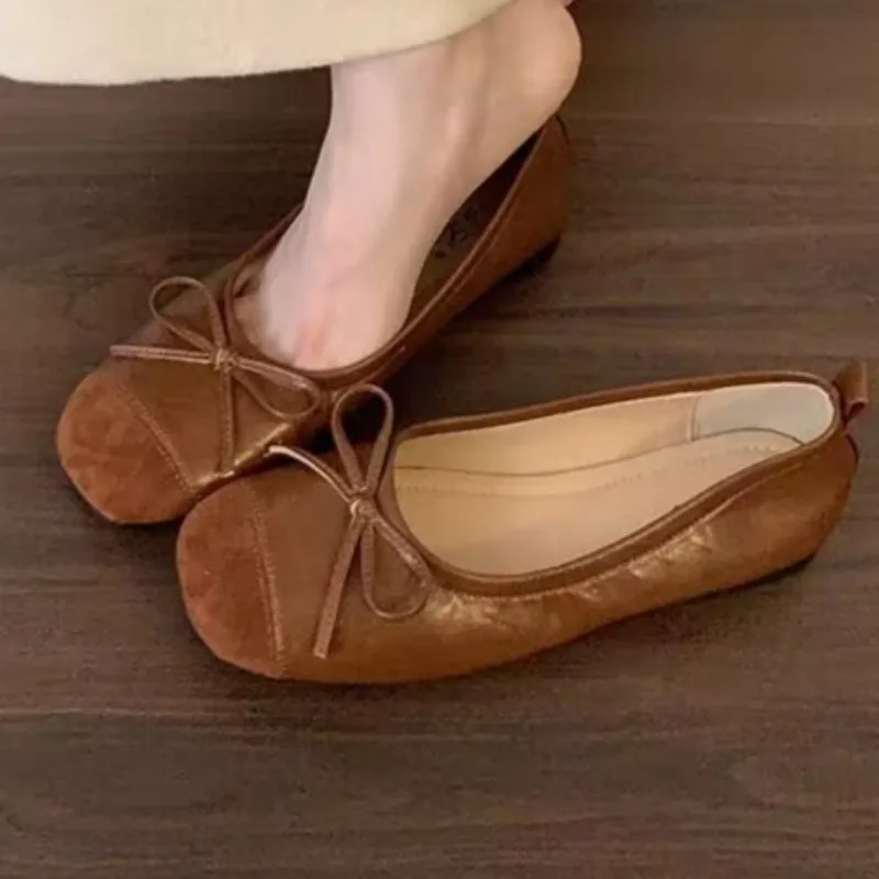 Autunno da donna nuovo stile moda punta tonda designer fondo morbido antiscivolo scarpe basse mocassini con bocca superficiale da passeggio all'aperto