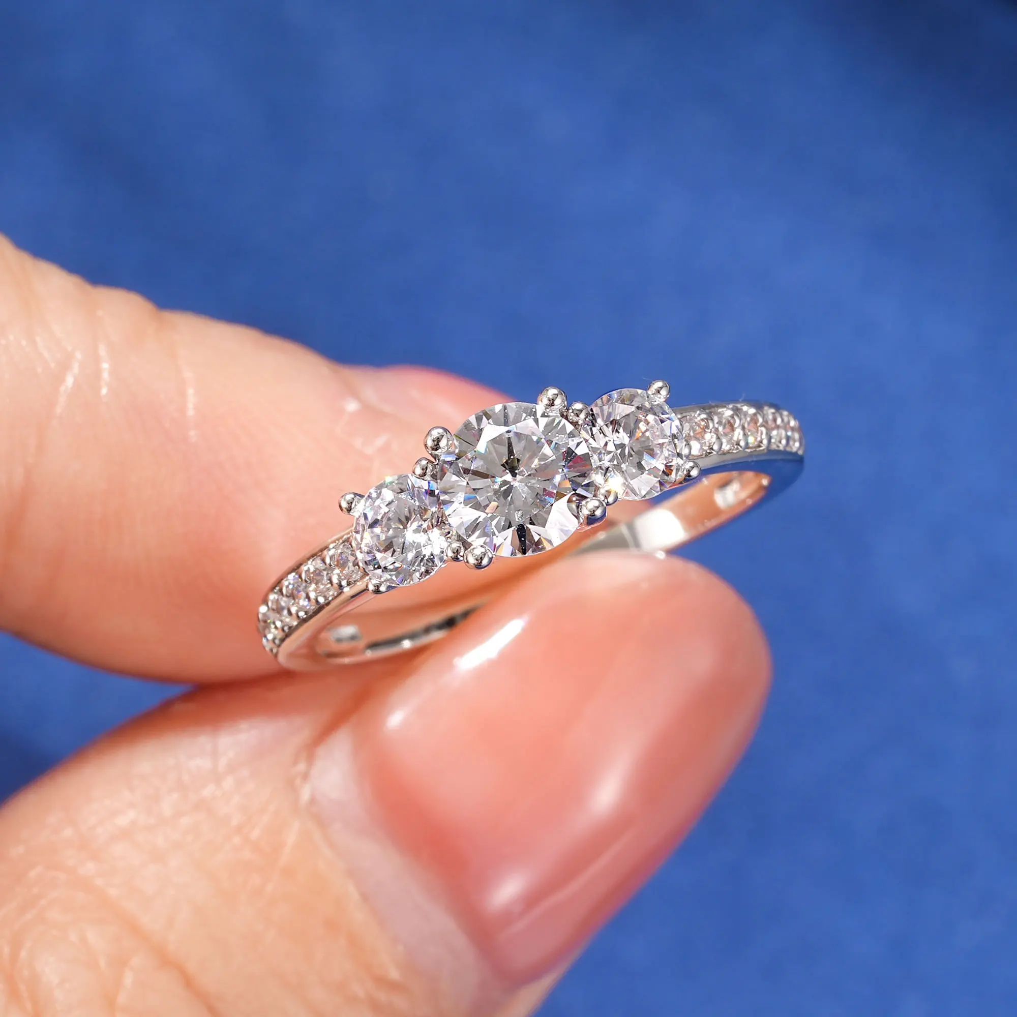 Abestecom Gold Plating Ring Round D Color Moissanite Three Stone Ring Luxury Exquisite Wedding Luxury Engagement Ring Gift
