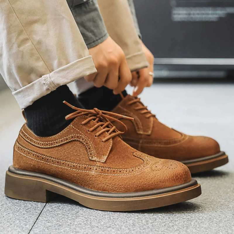 أحذية رجالية رسمية فاخرة مصنوعة يدويًا أحذية من الجلد كلاسيكية منحوتة أحذية بروغ موضة الأعمال فستان أحذية Zapatos De Hombre