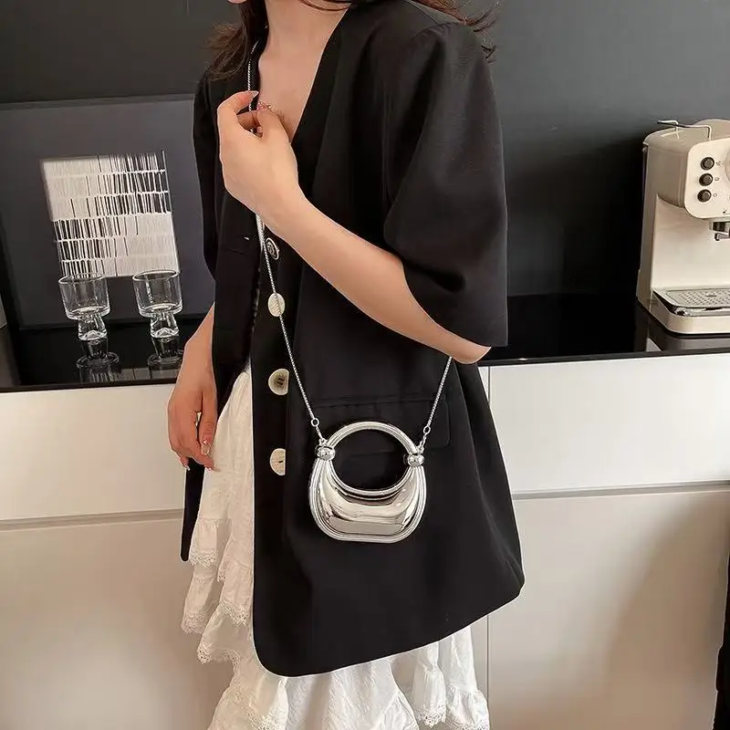 

High Grade Crescent Shaped Banquet Wrist Bag Fashion Knot Acrylic Ladies Handbag