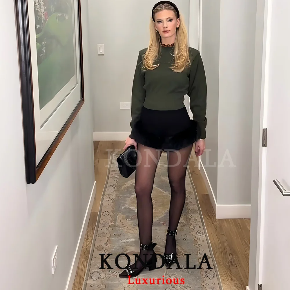 KONDALA شورت مثير أنيق من الفرو الأسود مُزين بقطع القماش للنساء موضة 2026 شورت للحفلات المسائية والنوادي بأرجل واسعة أنيق Y2K فتاة السنة الجديدة