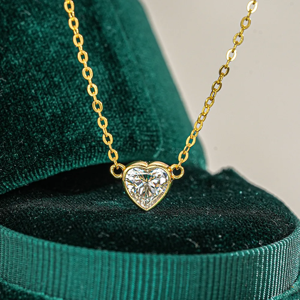 

Серебряное колье 925 пробы с подвеской в форме сердца из муассанита 1 карат для женщин – Изящное украшение, цвет D, чистота VVS1, гипоаллергенное