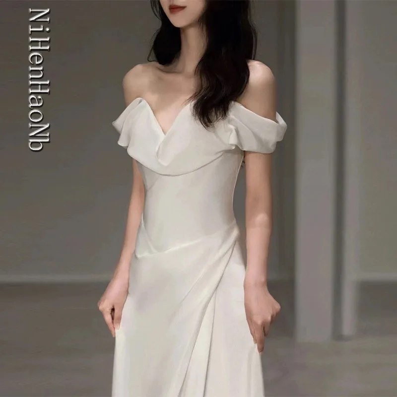 فستان الزفاف الفرنسي الخفيف كلمة واحدة الكتف الساتان الأبيض الباب التقطت الصور فساتين الزفاف مزاجه #5