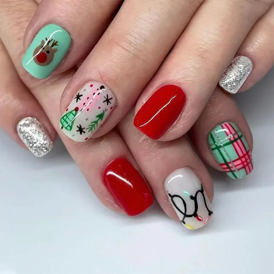 

24Pcs Short Glossy Square Christmas Press-On Nails Red Green with Cute Reindeer Design Fake Nail Tips for Women Festival Wear