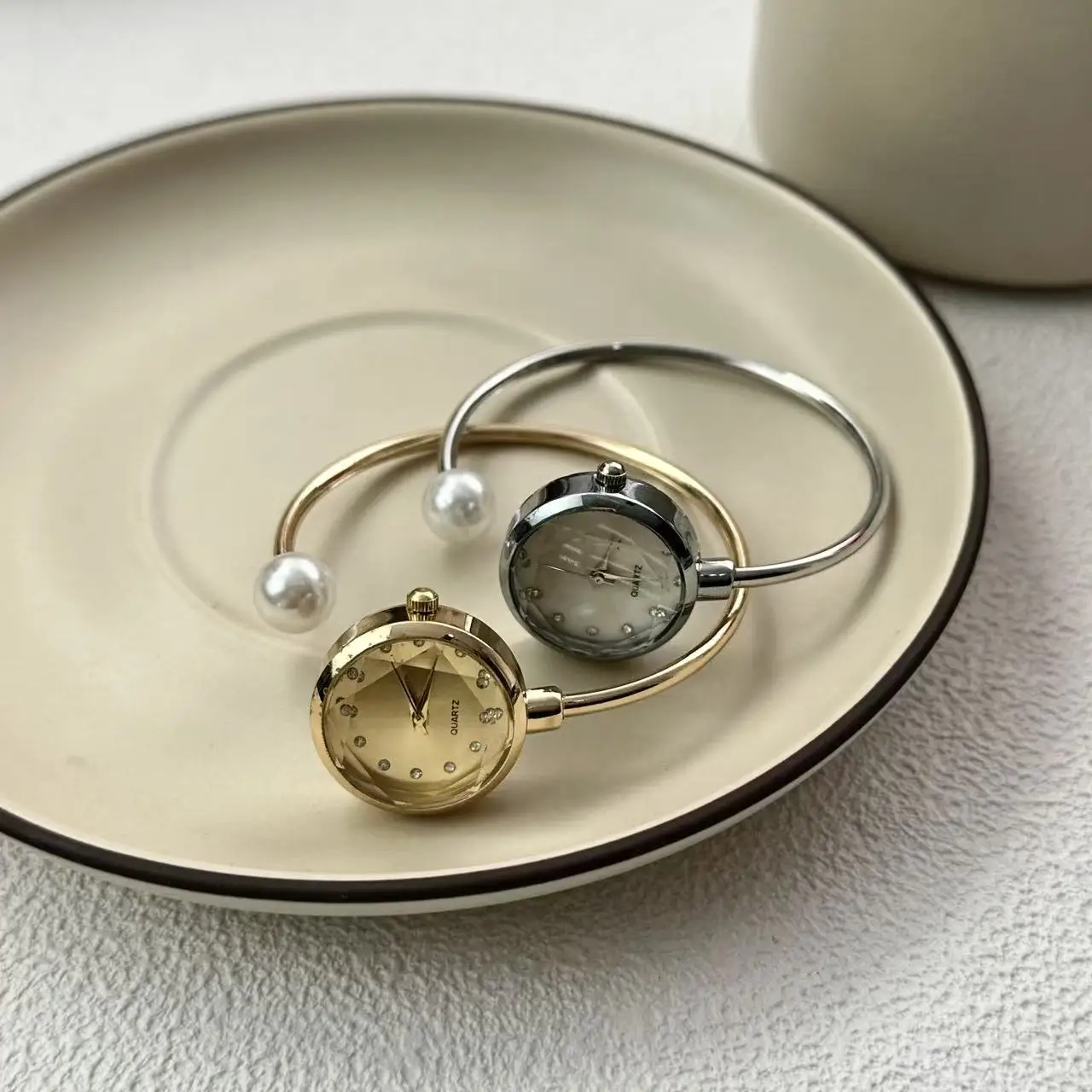 

Elegant Pearl Bracelet Strap Women Quartz Wristwatch Fashion Diamond Dial Watch for Ladies Clock Reloj Mujer Girls Clock Gift