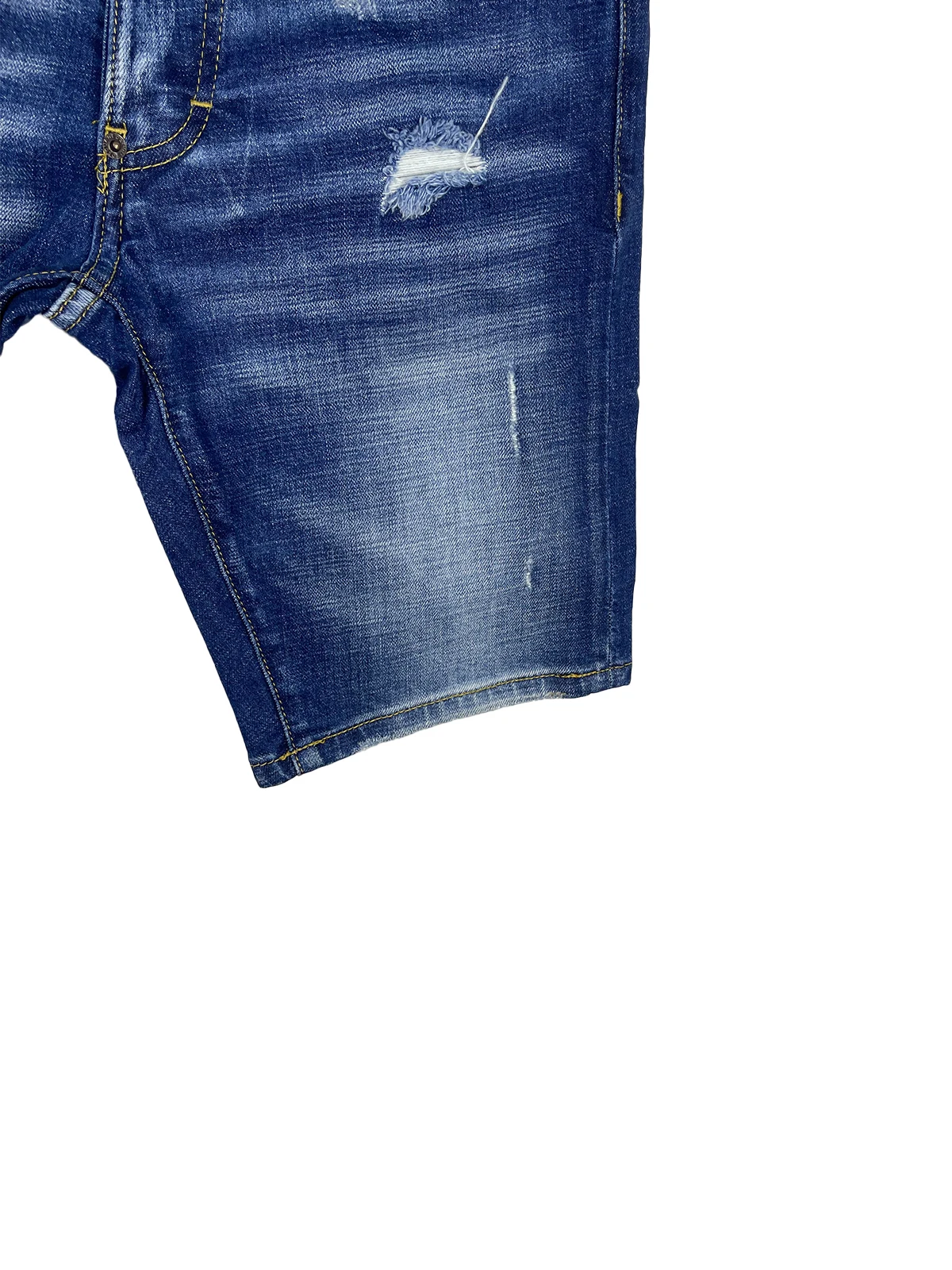 2024 Spring/Summer New D2 Jeans for Trendy Men with Worn Hole Patches, Paint Slimming, Micro Elastic Black Denim Shorts for Men