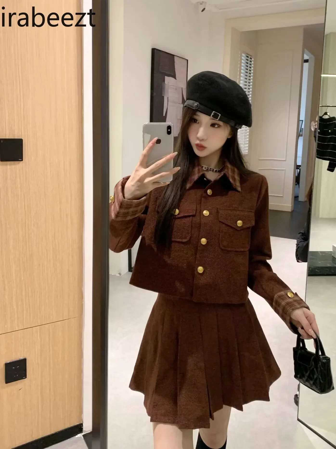 

women's autumn and winter high-grade spliced striped POLO collar short coat shows a thin pleated skirt ensembles de jupes