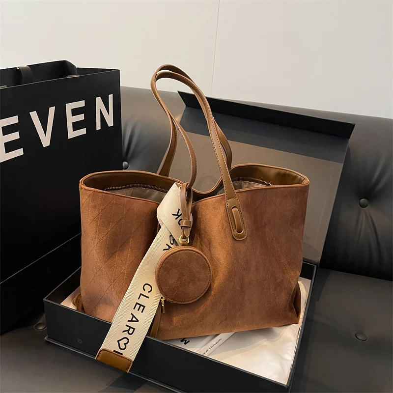 

Vintage Velvet Shoulder Bag 2025 New Winter Female Bag Casual Large Capacity VELOUR Shopping Bag For Women Simple Travel Tote Ba