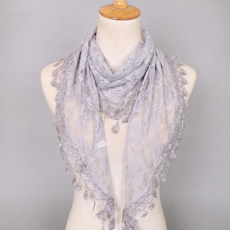 Sciarpa a triangolo in pizzo da donna alla moda fazzoletto a fiore cavo elegante donna nappe scialle foulard ragazze fazzoletto da collo Bandana matrimonio