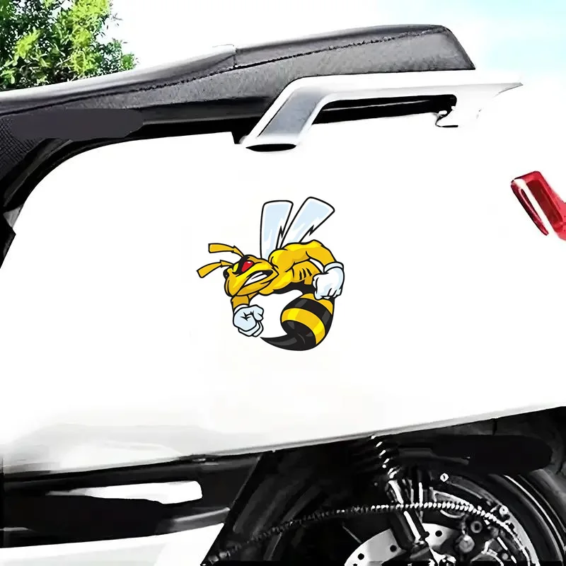 زوج واحد من ملصقات السيارات المقاومة للماء مستوحاة من نحلة مقاس 12.5 × 13 سم، مادة PVC متينة، مقاومة للشمس، تصميم الدبور الكرتوني الممتع